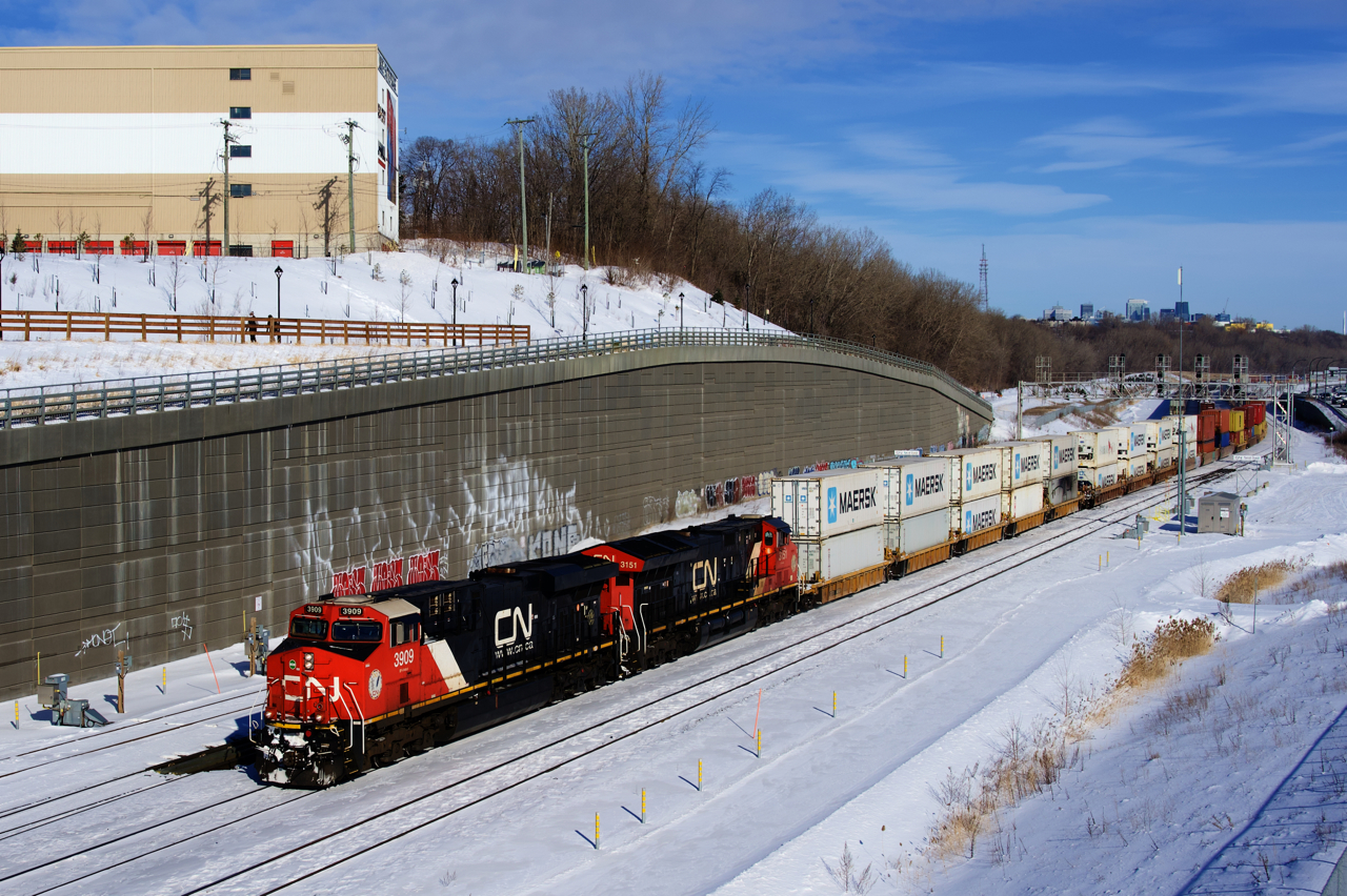 A late CN 149 is passing Turcot Ouest with CN 3909, CN 3151 and a 336-axle long train.