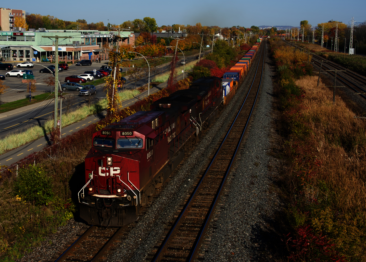 CP 8050 & CP 9712 lead a 100% intermodal CP 133 through Pointe-Claire, with some nice fall colours around. This train would not make it very far. At the next crew change spot (Smiths Falls) it would be broken up and yarded and it would only finally head west the next day, after being combined with the next edition of CP 133.