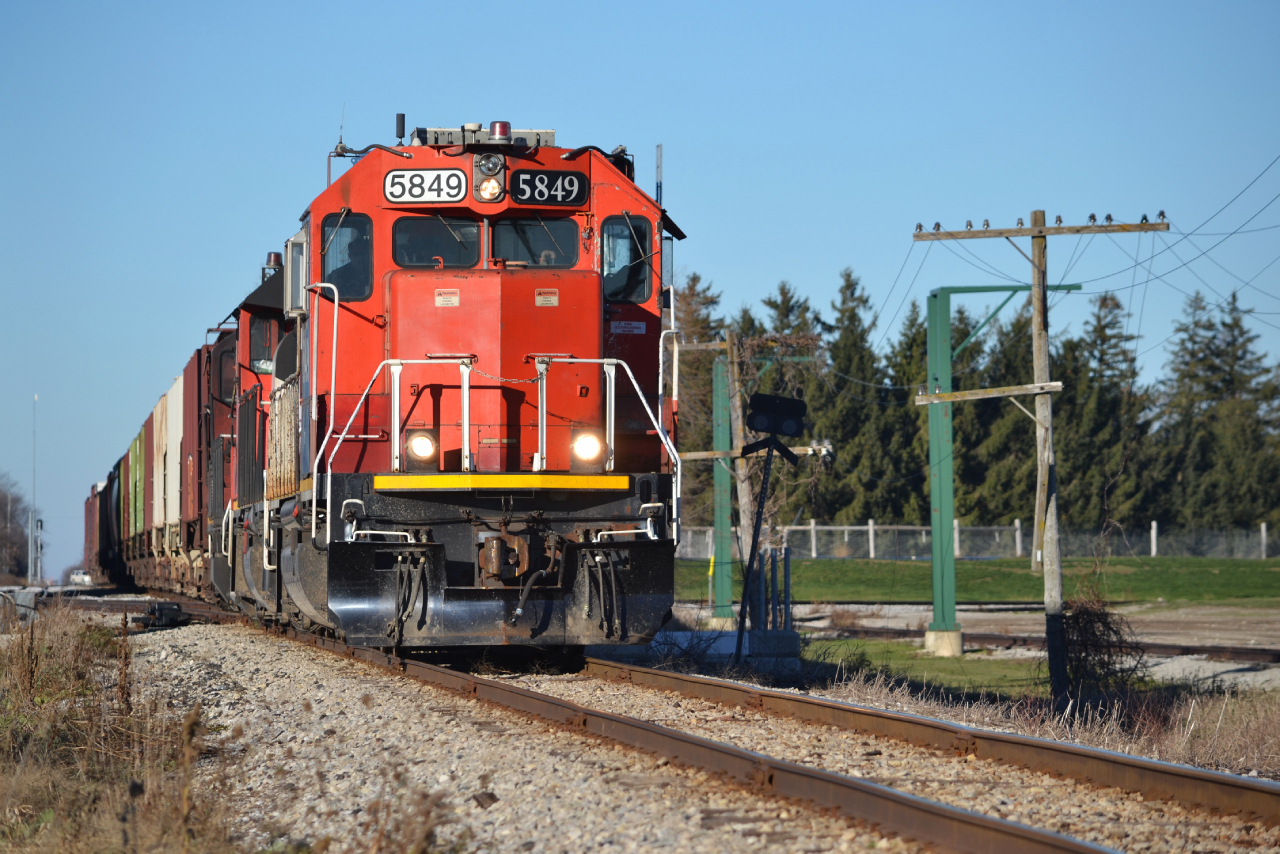 I cannot tell a lie, the GTW bug has bitten me. With 6224, 6420 and 5849 all floating around Southern Ontario, it makes it hard to really get a plan going. With virtually perfect weather yesterday and never having seen 568 run, the choice was fairly clear. After leaving home on a guess if they will run with 5849 and a few heads up from friends, fortune was with me. The Guelph sub is a rather scenic one, fairly easy chases, roads for the most part parallel all the way to Stratford making for an enjoyable outing. The layout at Argromart is a rather unique track plan, at least for this area and from what I have seen. The ring track following the perfect curvature of highway 27 makes for a rather pleasant sight of 568 shoving loads in and out.