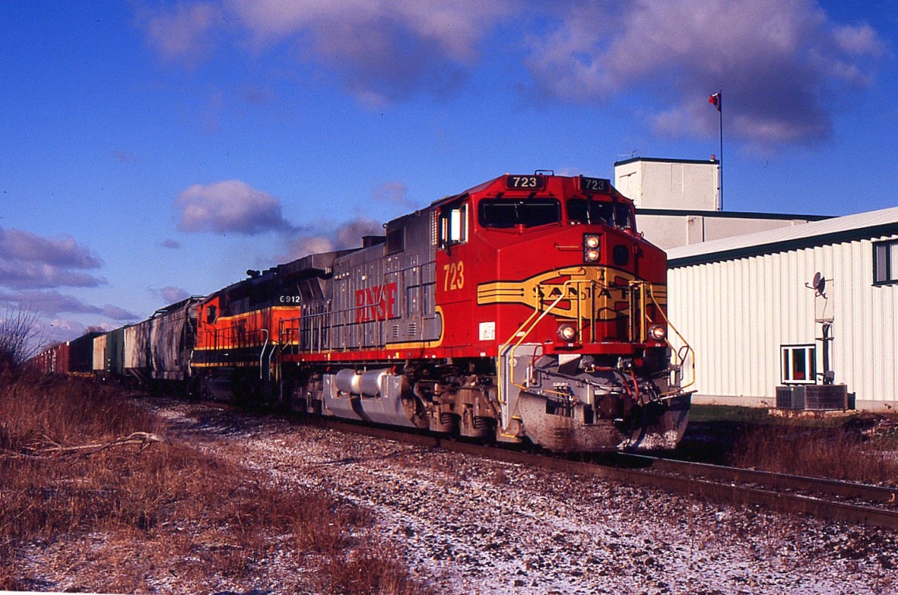 NS 328 with BNSF 723 and BNSF 6912 at Mile 17.19 (Jordan Rd.) on the CN Grimsby Sub on Dec 17/2004.