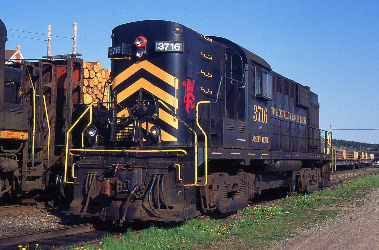 CBNS RS18u 3736 at Port Hawkesbury in 1996.