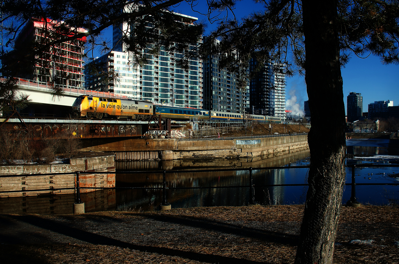 A consist that VIA 22 will use between Montreal and Quebec City is deadheading towards Central Station. A Siemens consist was being used from Ottawa to Montreal this morning.