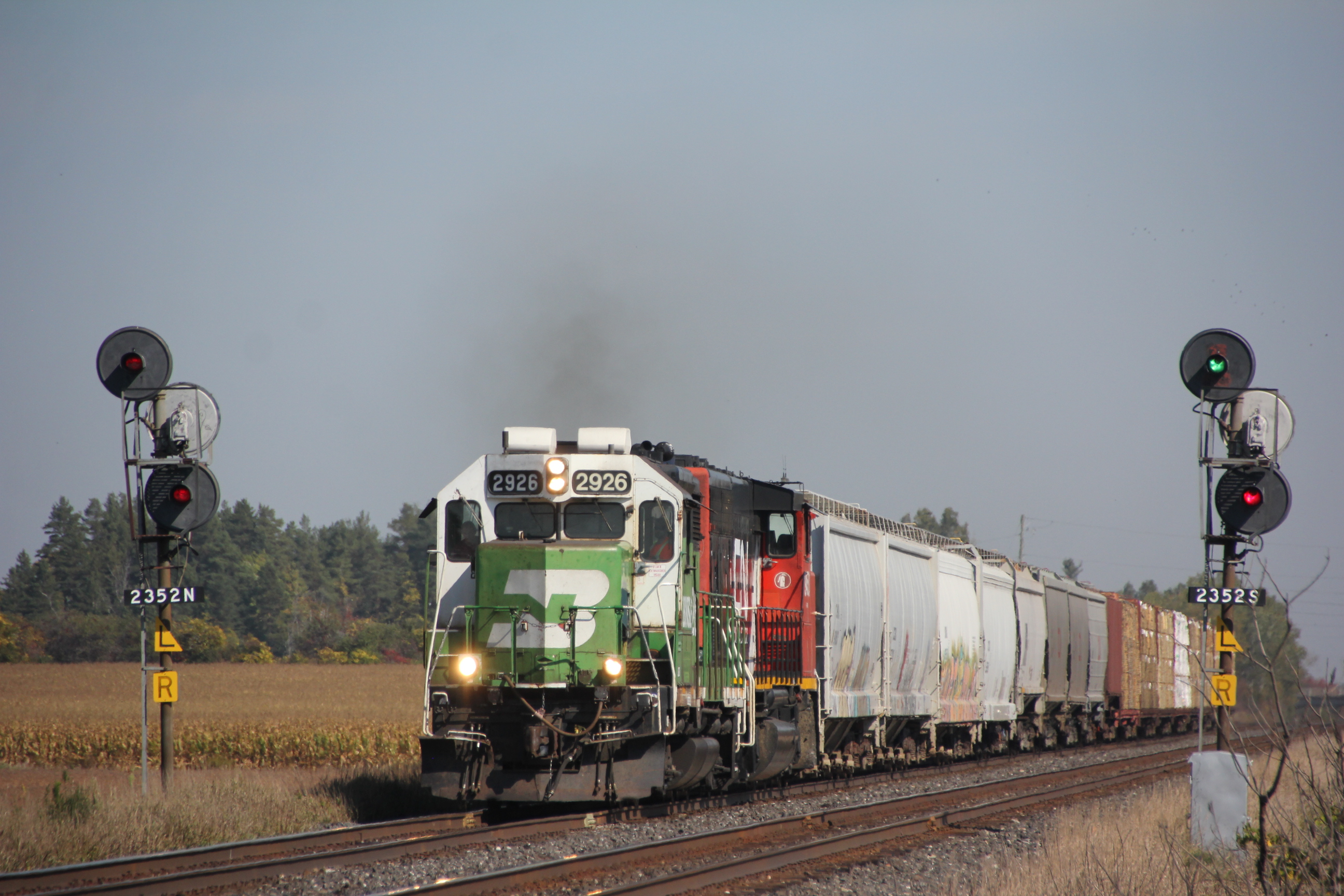 Railpictures.ca - Darrell Lupson Photo: BNSF 2926 GP39E still