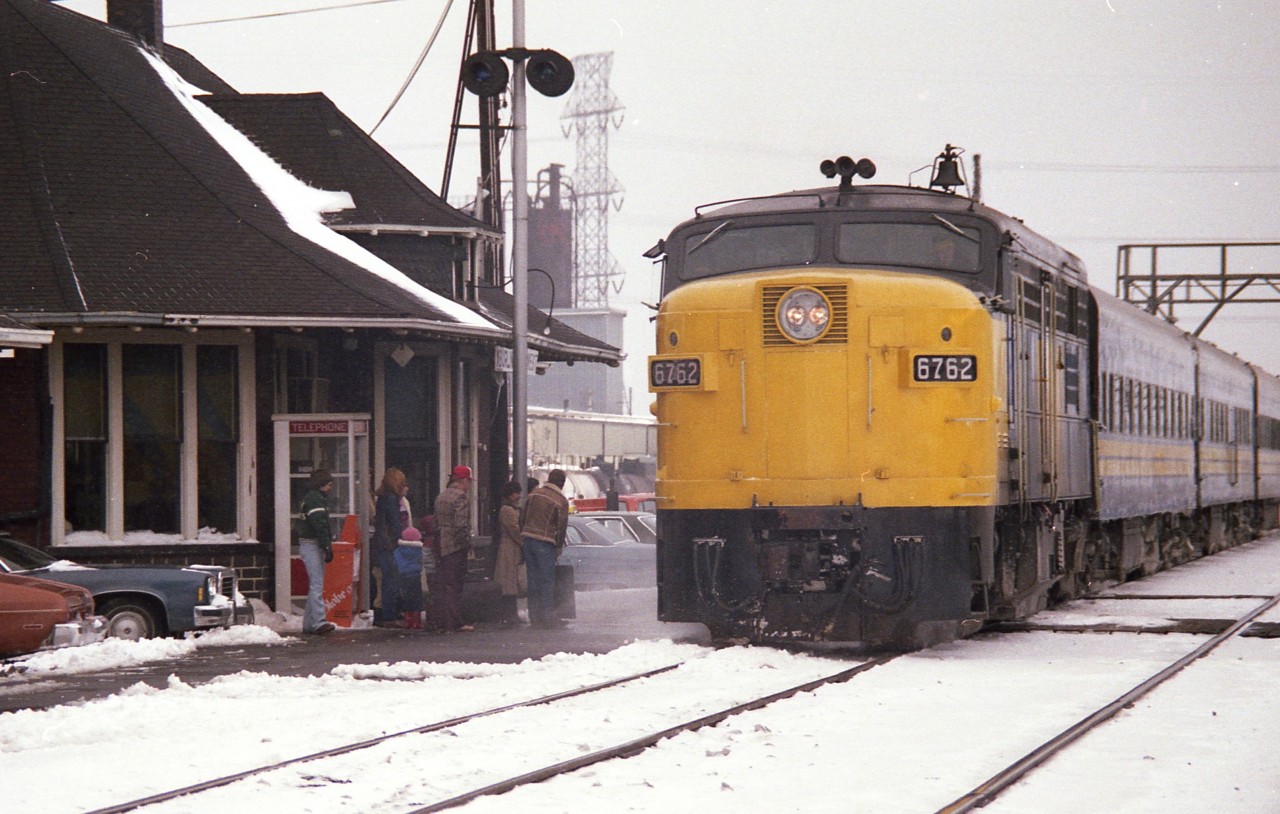 It is one of those damp snowy sloppy days at the old Burlington West (Freeman) station.  Eastbound VIA 6762 is making a stop.  I am wondering if this is the mid-morning #84.  These days the area is now barren, as the station was moved over to Fairview Av., preserved as a museum. The opening of the large GO facility just to the east made the Burlington West station redundant.