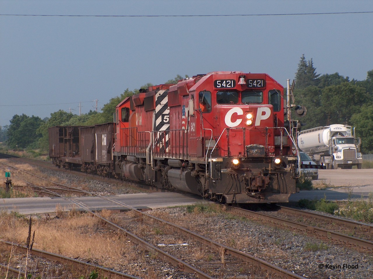 What is likely the London Pick-up at the time, CP 5421 west heads through Ayr with a clean dual flags SD40-2 leading another SD40-2. This type of power was a regular occurrence at the time, especially on this particular train, which quite often saw a pair of SD40-2s (F/R). Interesting rolling stock on this train as well.