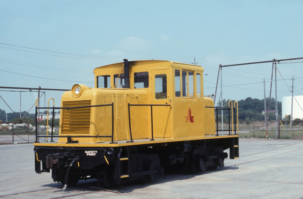 GE 45 Ton unit #17855, transferred from CONAGRA in Buffalo, NY to Maple Leaf Mills (now ADM).  Repainted from CONAGRA green to yellow with MLM company logo applied in Buffalo before it was loaded on a truck for its International transfer from New York state to Ontario.  Unit was on-site here until 2002 when it was moved to ADM Decatur, IL. Photo taken not long after it arrived.