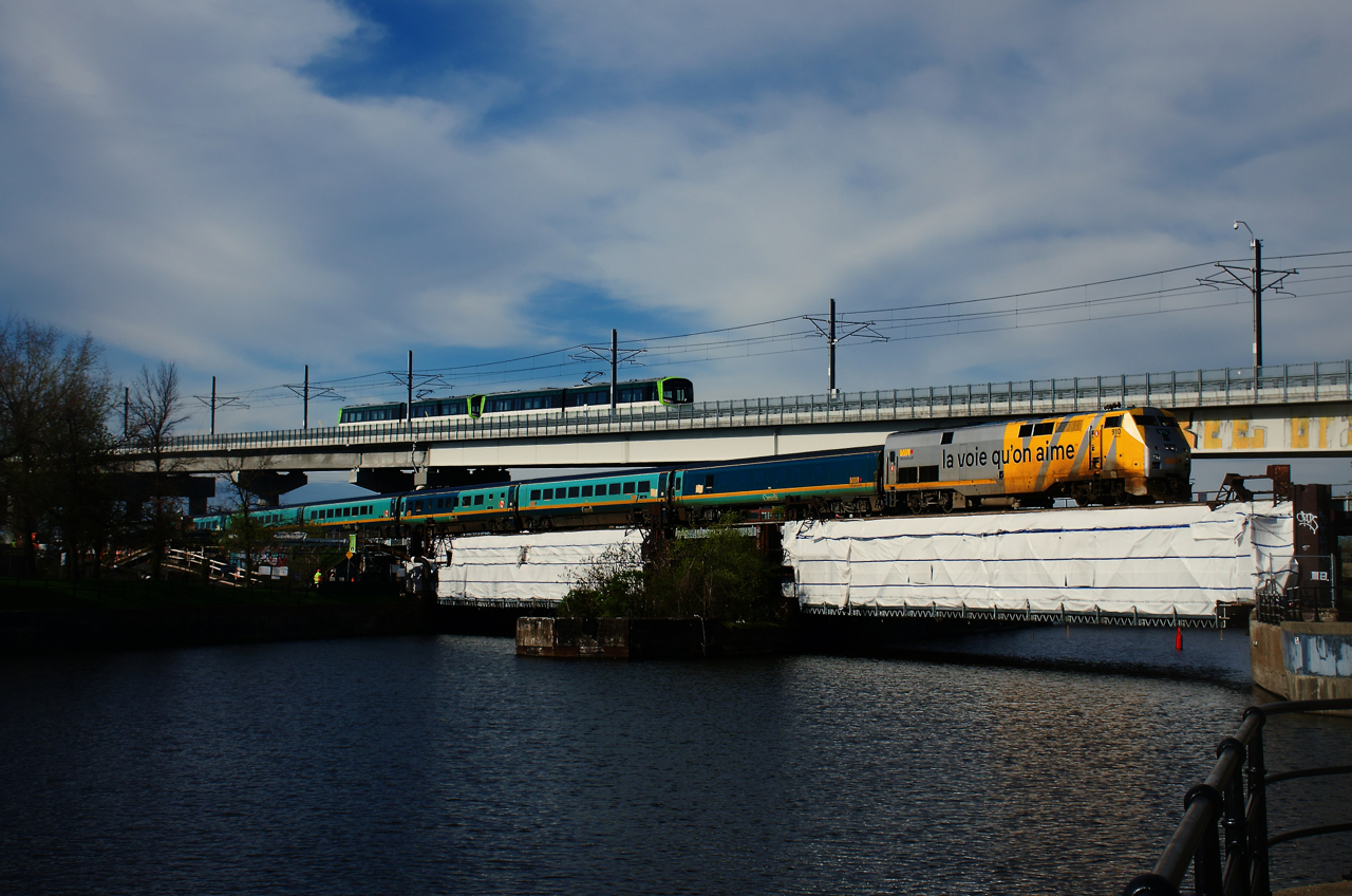 The last remaining Renaissance consist in Ottawa-Quebec City service is on VIA 33 as it crosses the Lachine Canal. It is supposed to be replaced by a Siemens consist at the end of the month.