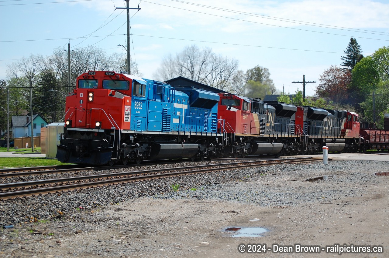 Captured: CN 425 with CN/GTW SD70M-2 8952, CN SD70M-2 8847, and CN SD70M-2 8892 at Paris Jct on the CN Dundas Sub on May 4/24.