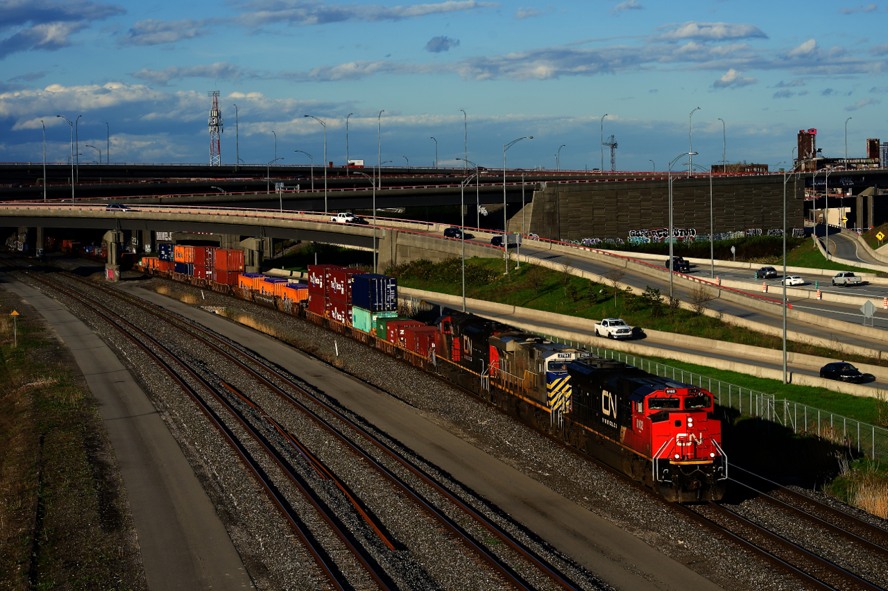 One of four SD70ACes on CN's roster leads CN 121, with an ex-CREX ES44AC and an SD70M-2 trailing.