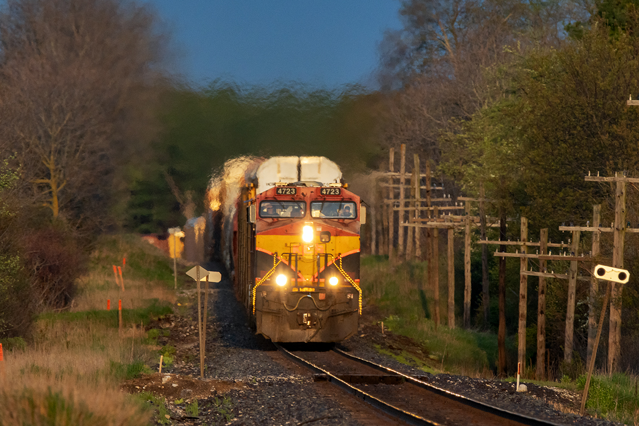 It's only 15 minutes after sunrise, and the heat haze is already taking its toll as 134 charges east out of Cambridge. It seems container traffic to Detroit has dropped off a little as this train didn't have any going west as 135(and this one has none as well), and thus didn't go to Detroit where the power is always wyed. With CP running so many CP/KCS power combos these days, this is the result.