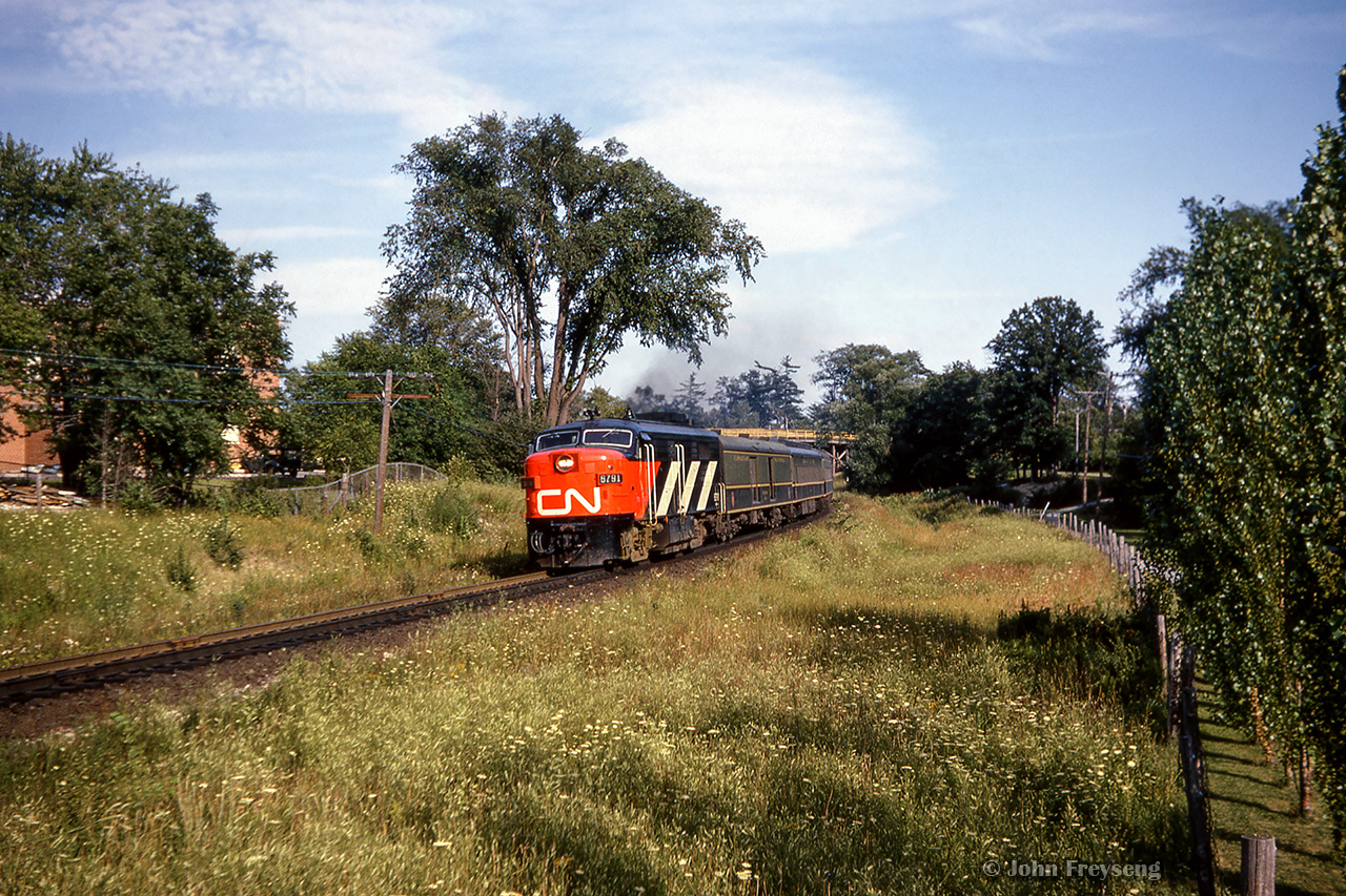 CN 6791 leads Toronto - North Bay train 43 around the curve just north of Don Mills Road on the approach to Oriole.

Scan and editing by Jacob Patterson.