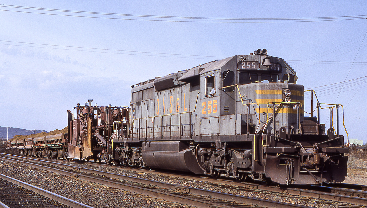 Doug Boyd photographed QNS&L 255 in Sept Iles, Quebec on May 6, 1988.