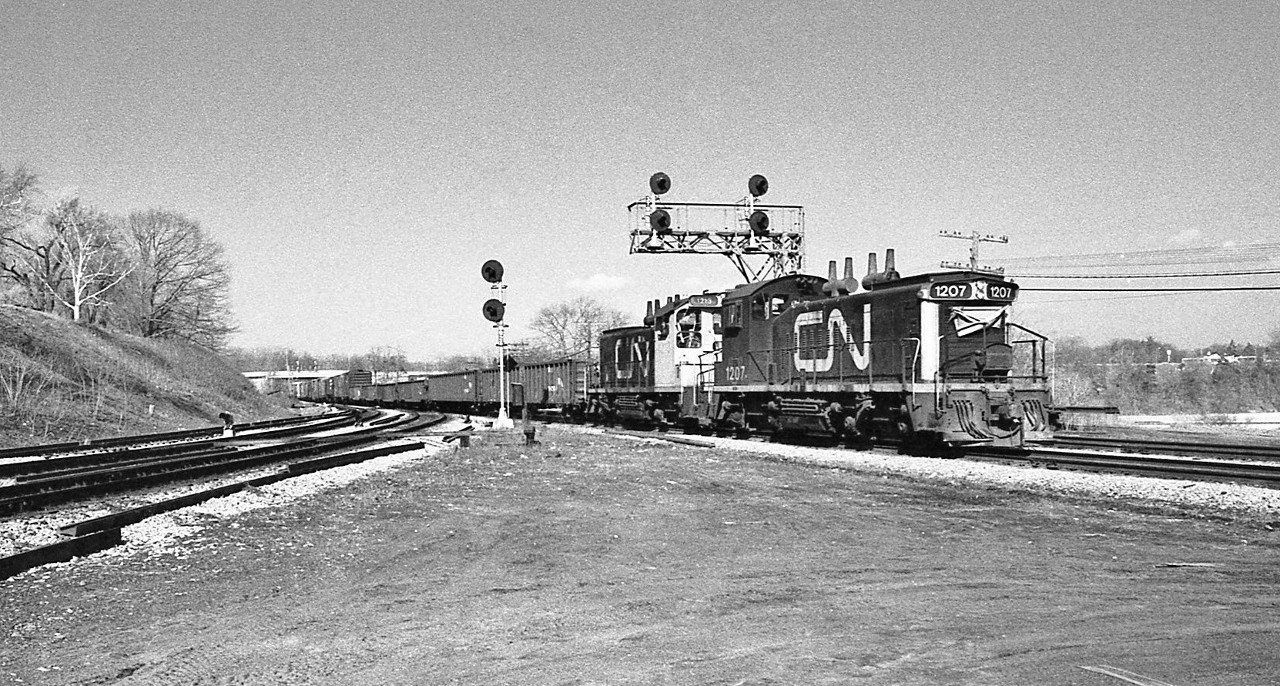 GMD 1956 built SW1200RS #1207 - 1213 power on what appears to be a regular scheduled (no flags) transfer to CN Hamilton.


  At Bayview Jct., March 19, 1978 Kodak Tri X negative by S.Danko 


For a while it seemed that the action at Bayview was non-stop, more:


      passenger geep   


sdfourty