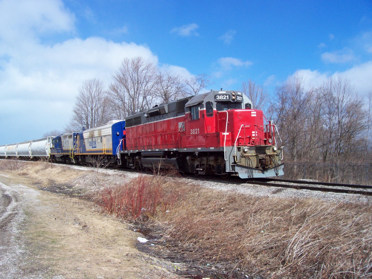 GEXR 3821 along with 1401 and 4001 departing Goderich, Ontario.