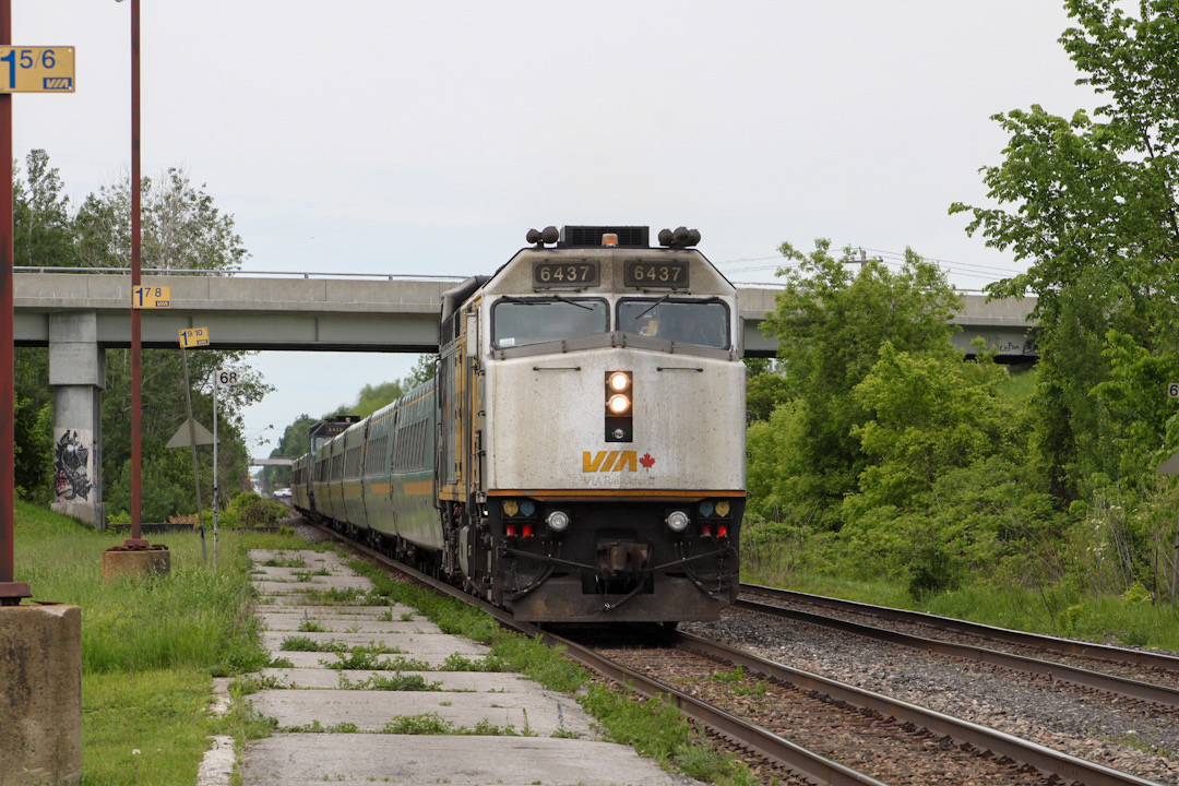 Due to one of the two trains being unable to find a new crew in Brockville, Via Corridor trains 60 and 62 combined trains West of Cornwall before continuing eastward to Montreal.