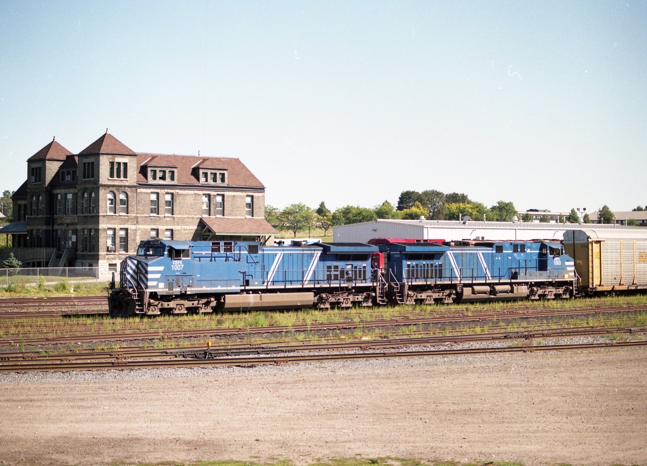 At the west end of the sprawling Quebec St yard in London is a westbound train with CEFX 1007 and 1003 as power.  During this time a number of "Bluebirds" were on lease to CP and it was nice to be able to catch a pair of them on the head end. In the background is the old Military T-building, which I understand went up for sale last year, having outlived its necessity.