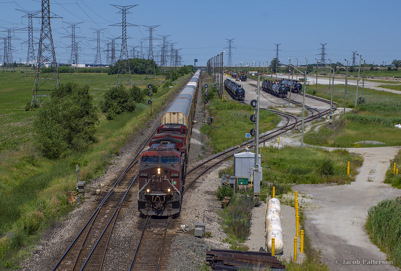 A coal-stained leader brings 137 past the transload yard at Hornby.