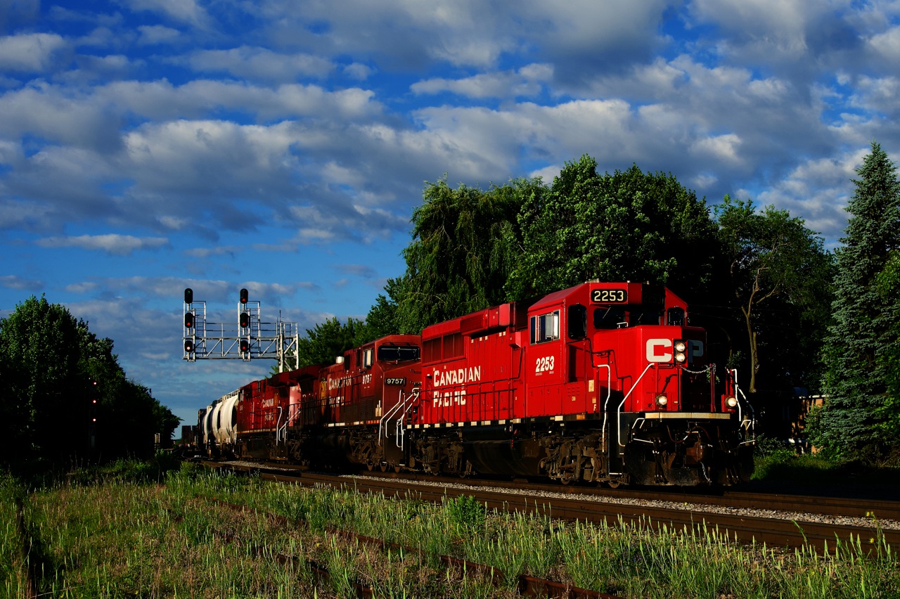 CPKC 229 uncommonly has a GP20C-ECO leading as it passes the abandoned LaSalle Yard early in the morning.