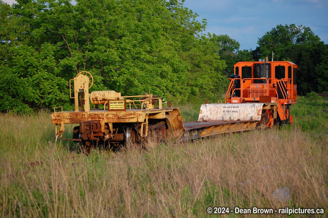 Today CN 562 brought in another Depressed flat for Trenergy on June 3/24. This time they left the flat car with the track mobile at Merritton.