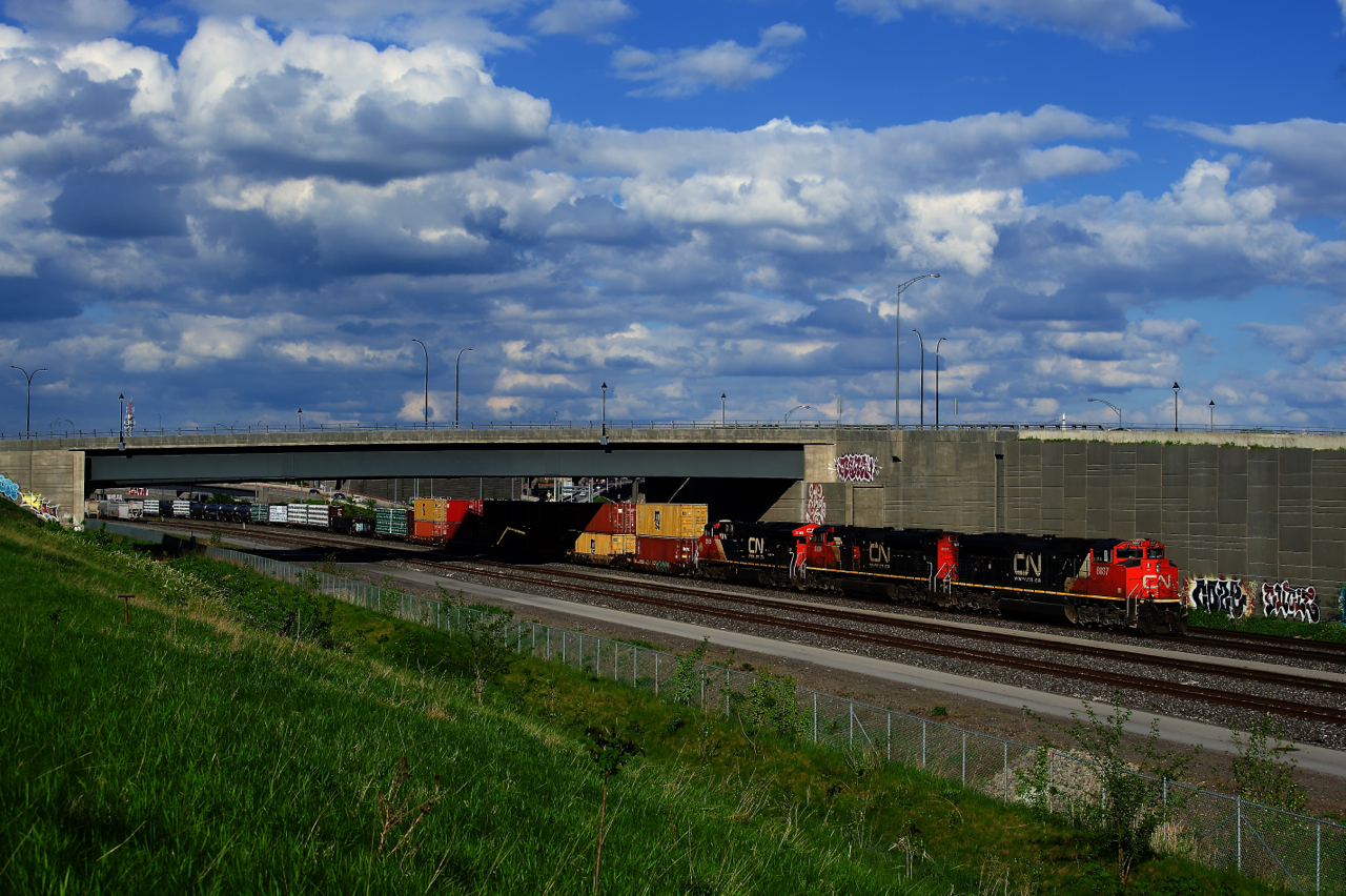 CN 401 has a pair of SD70M-2s and an ET44AC for power as it approaches Turcot Ouest.