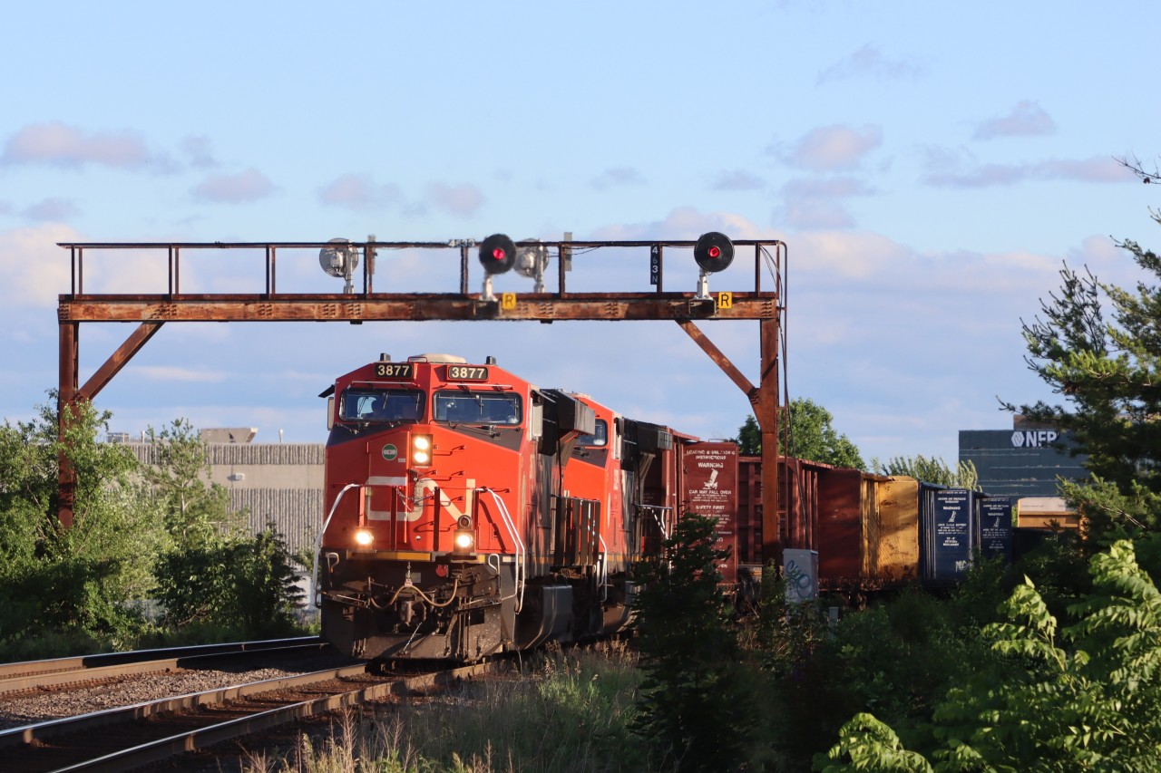 The plan was to catch V98 (Amtrak Maple Leaf) detouring via the Halton Sub.. V98 was lined through Tansley on the south track, with an A434 on the north track. It was a question of which headlight would I see break around the curve first, A434 won out. V98 passed a few seconds after 434's power went by me.