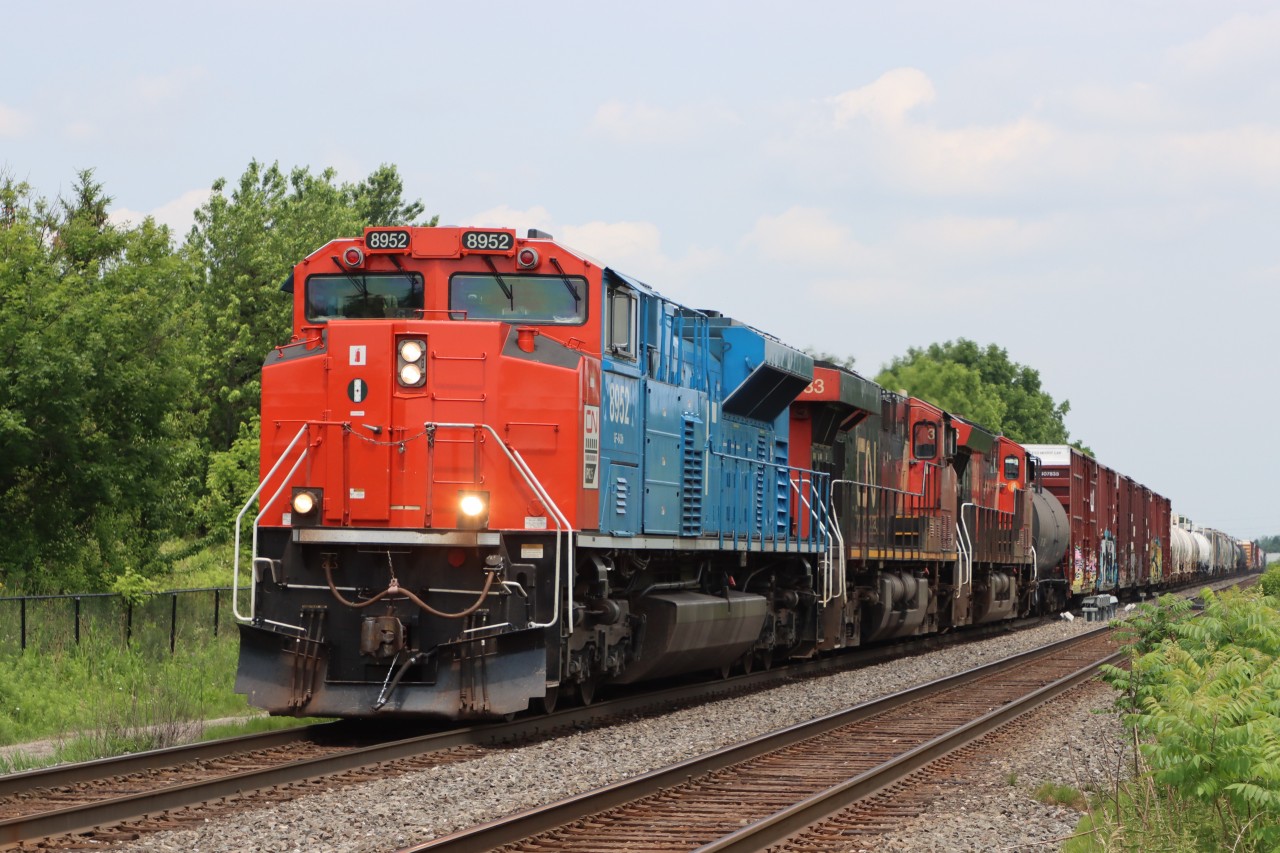 CN 8952 in GTW heritage paint scheme leads M397 down the Halton Sub. on what is another hot humid day. Trailing units are CN 2233 CN 3216.