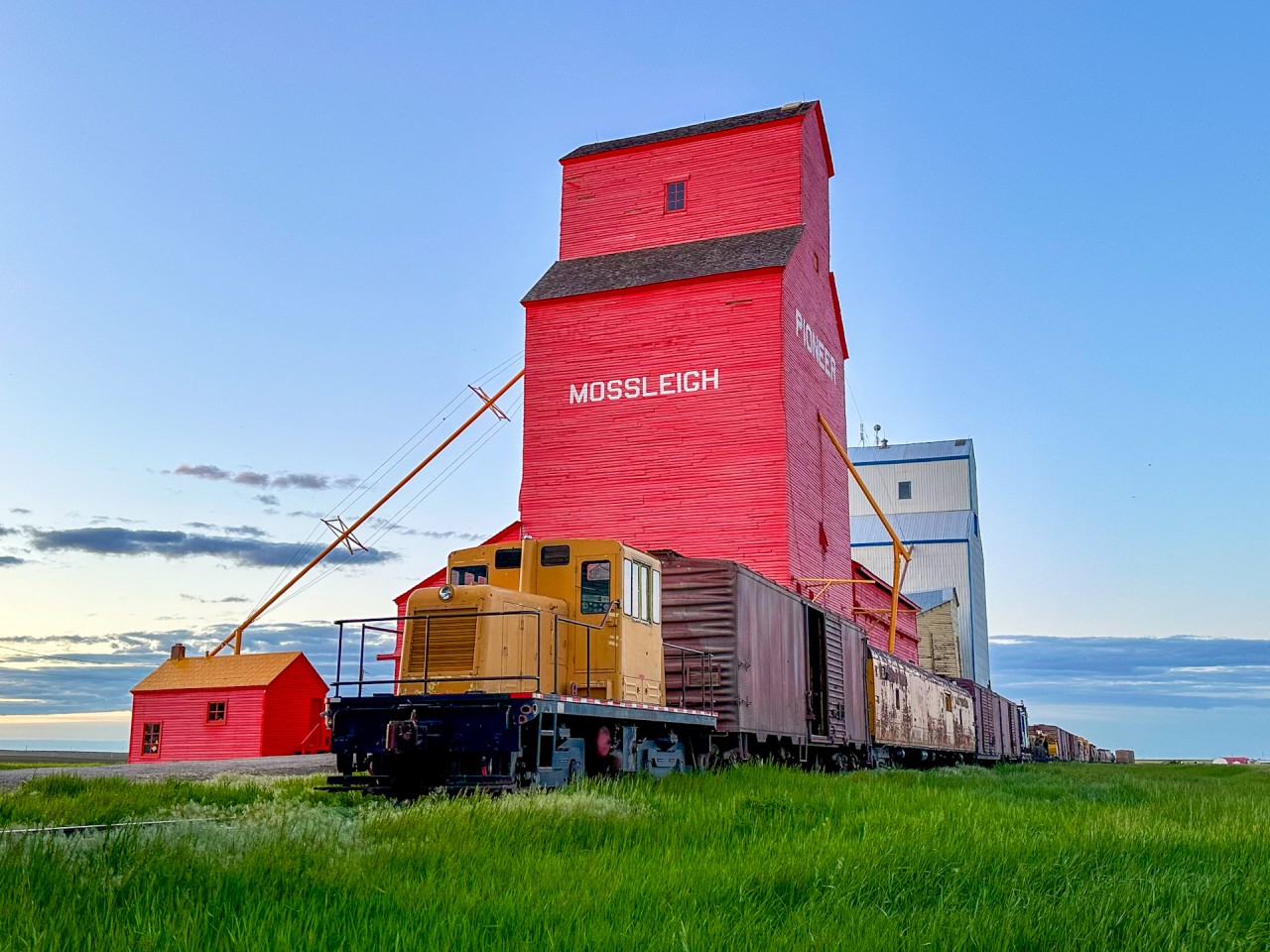 The repainted Mossleigh Elevator looms over the storage track at Aspen Crossing.