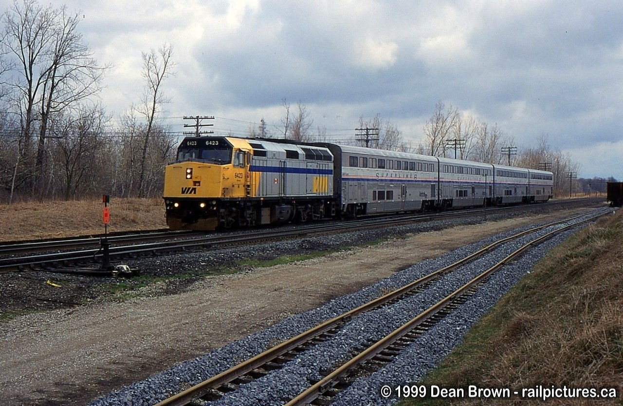 VIA 85 with VIA F40PH 6423 with Amtrak Superliners that ran between Toronto and Chicago via Guelph Sub and crossed at Sarnia.