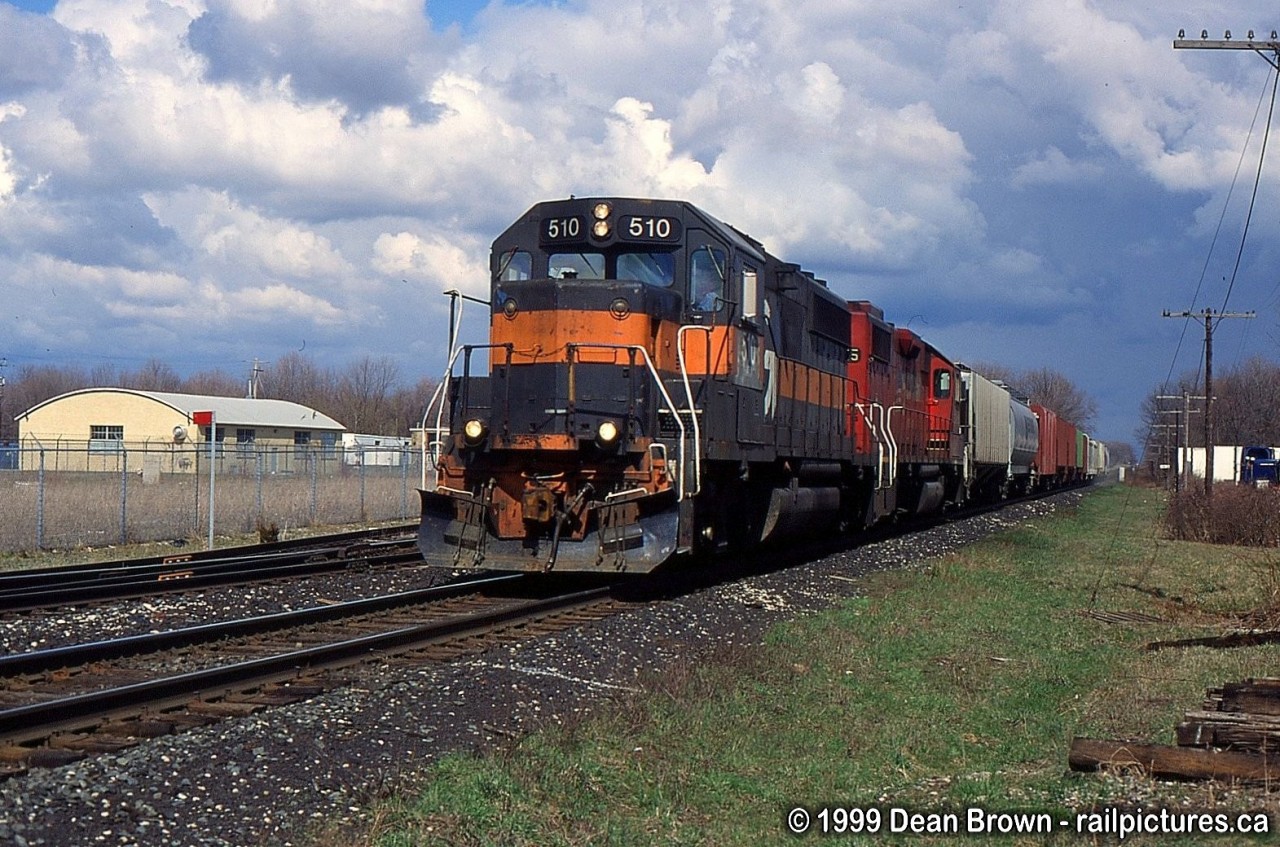 CP Westbound with HATX GP40-2 510 leads through London on the CP Galt Sub at Crumlin Sideroad.