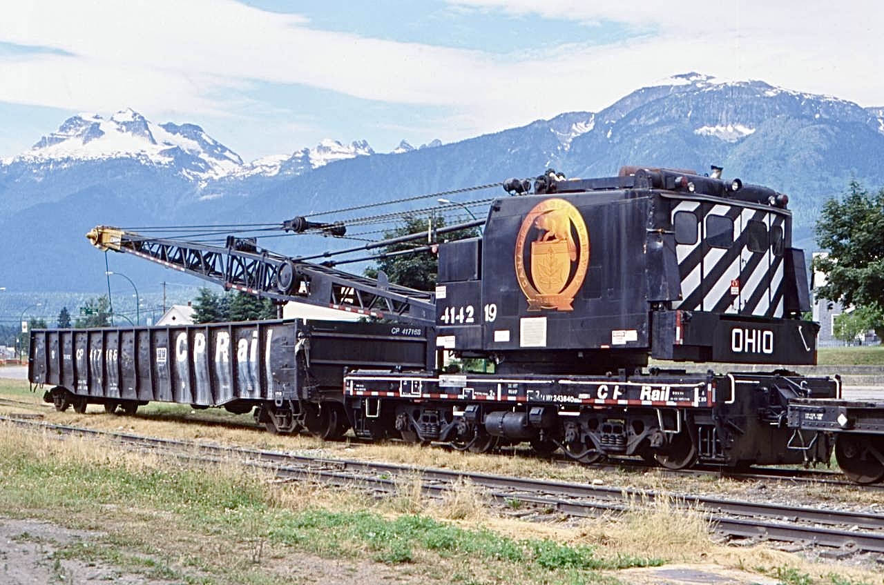 One of the most impressive pieces of machinery I found on my western trip of 2001 was this freshly painted Ohio crane CP had stationed in Revelstoke. A very interesting town as far as the railway goes and the scenery certainly adds to any photos.