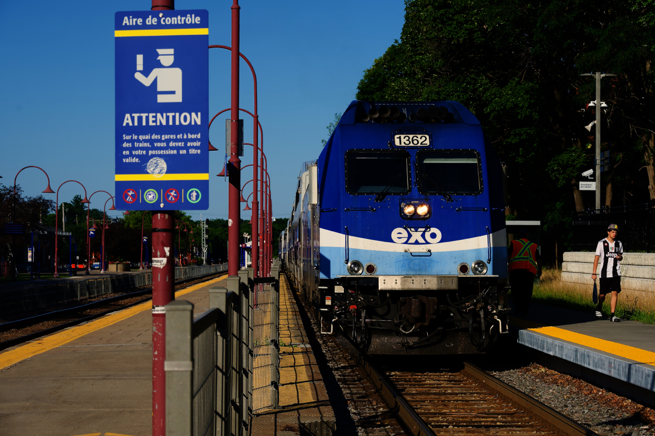 EXO 174 is stopped at Montreal West Station, the temporary terminus for this train from Saint-Jérôme. With Lucien L'Allier Station closed due to reconstruction work, all Saint-Jérôme trains are terminating at Parc or Montreal West Station.