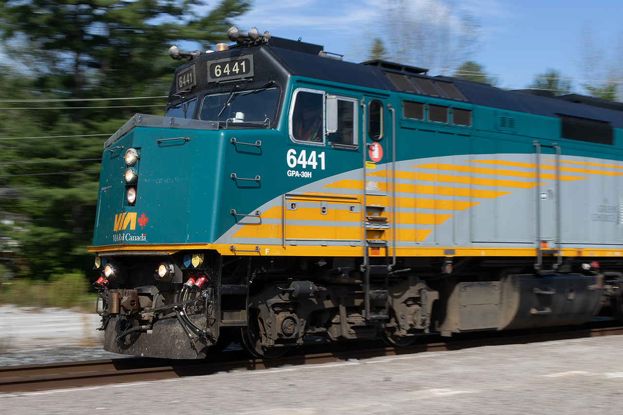 VIA 2 slides into Washago right on time, having made up the hour it was behind at Capreol. One meet at Brechin, and Union Station is next.