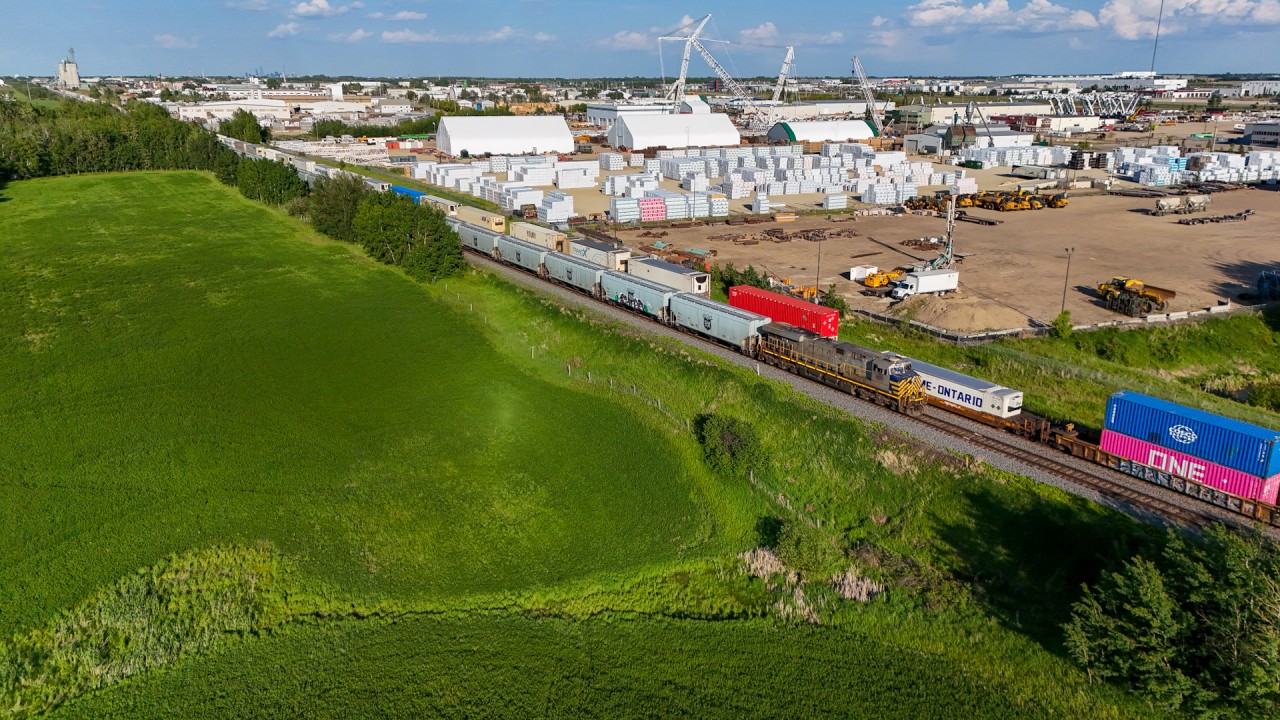 CN G 81141 17 wastes no time getting up to trackspeed, as they get underway on the Edson Sub.  G 81141 17 was a massive 206 car combo grain train operating 1x2x1, which will be split at Boston Bar for different customers on the west coast.