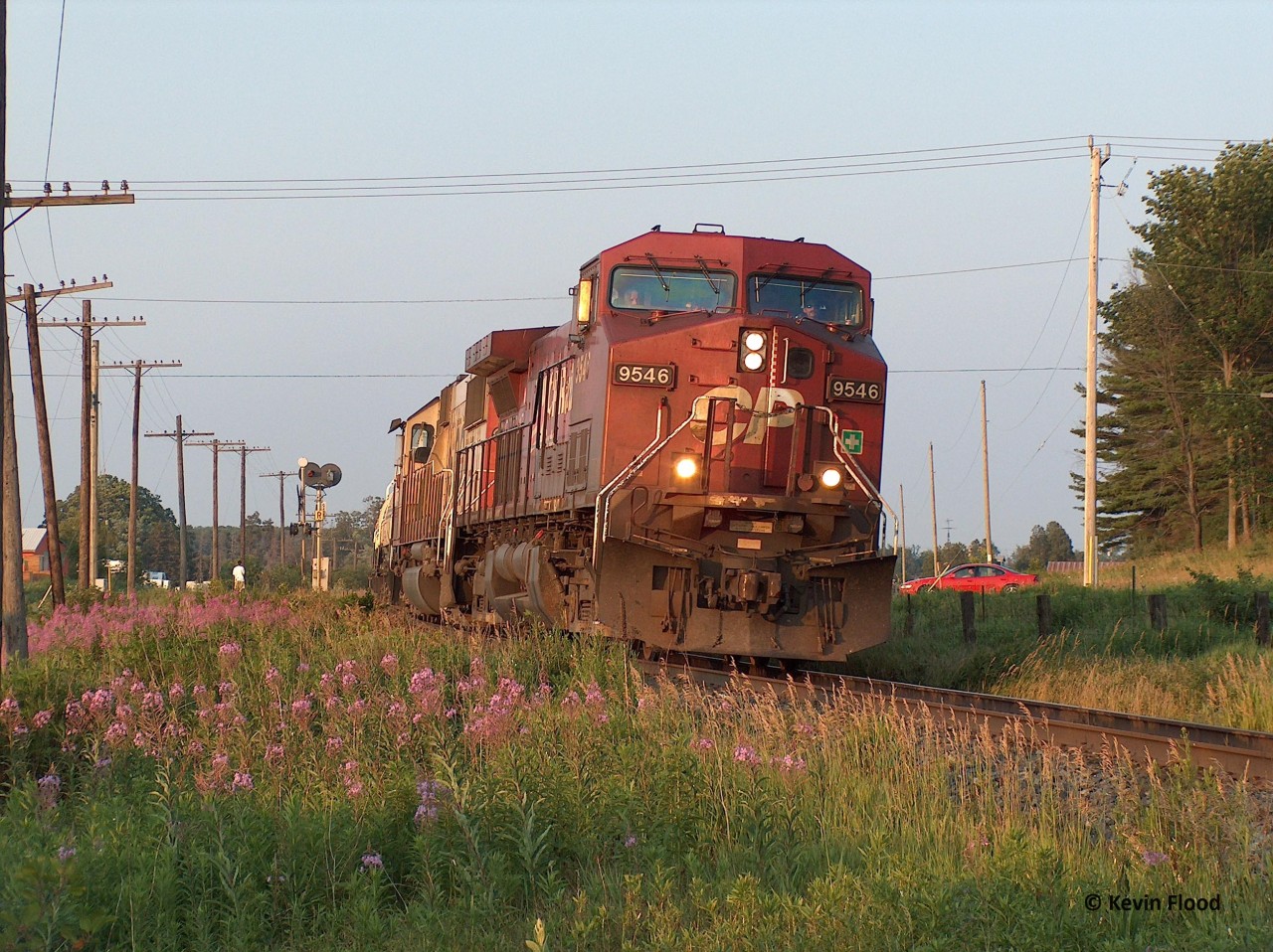 Back when the Galt Sub had more frequent afternoon/evening westbounds, CP 9546 heads a train (possibly CP 153/159 with those white tank cars up front followed by intermodal) west past Dumfries Rd. A SOO SD60 trailed. Based on the light, it looks like it was taken some time in the evening of a hazy/hot summer day.