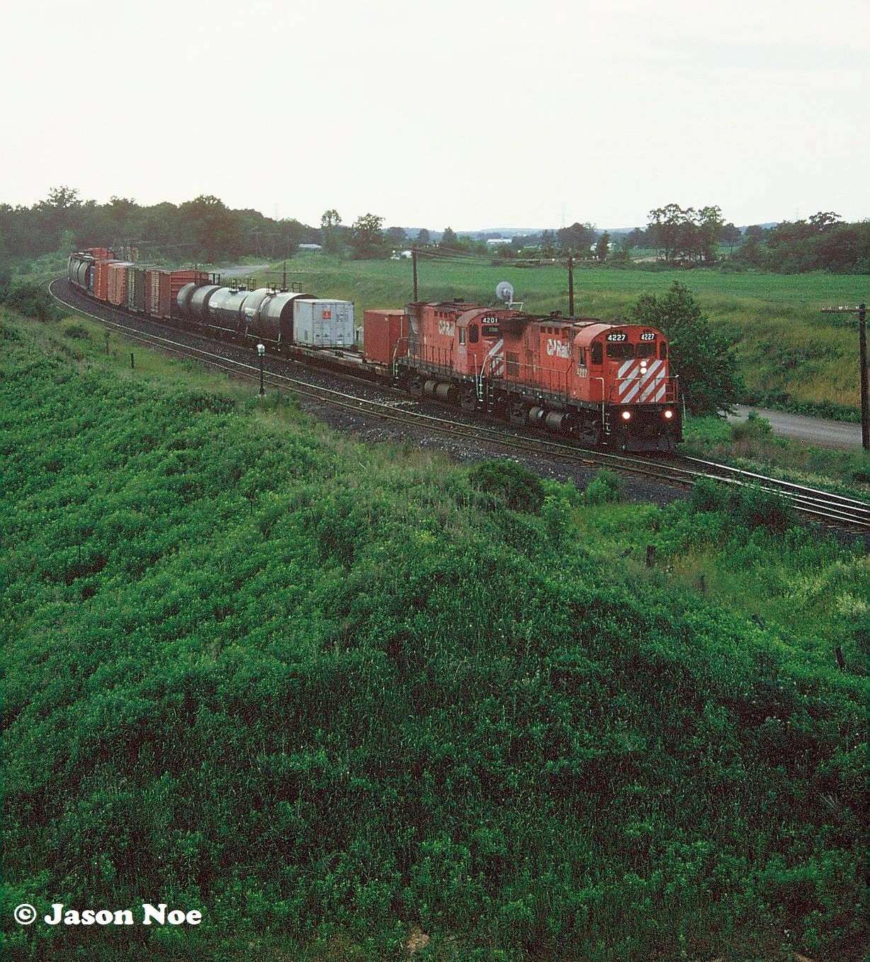 Railpictures Ca Jason Noe Photo A Short Cp Eastbound Is Seen At The