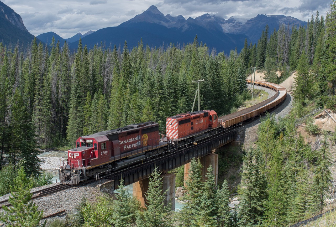 CP 5792 and CP 5871 lead an empty ballast train at Ottertail.