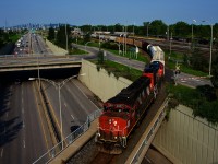 CN 522 is leaving Southwark Yard for Saint-Jean-sur-Richelieu with CN 4807, CN 4940 and 17 cars.