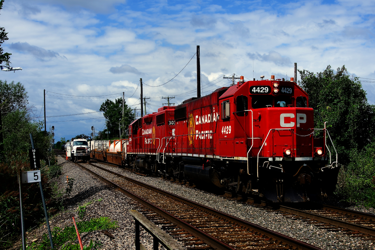 CPKC G95 is eastbound through Dorval with a pair of GP38-2s, in a short distance it will stop to switch Dural.