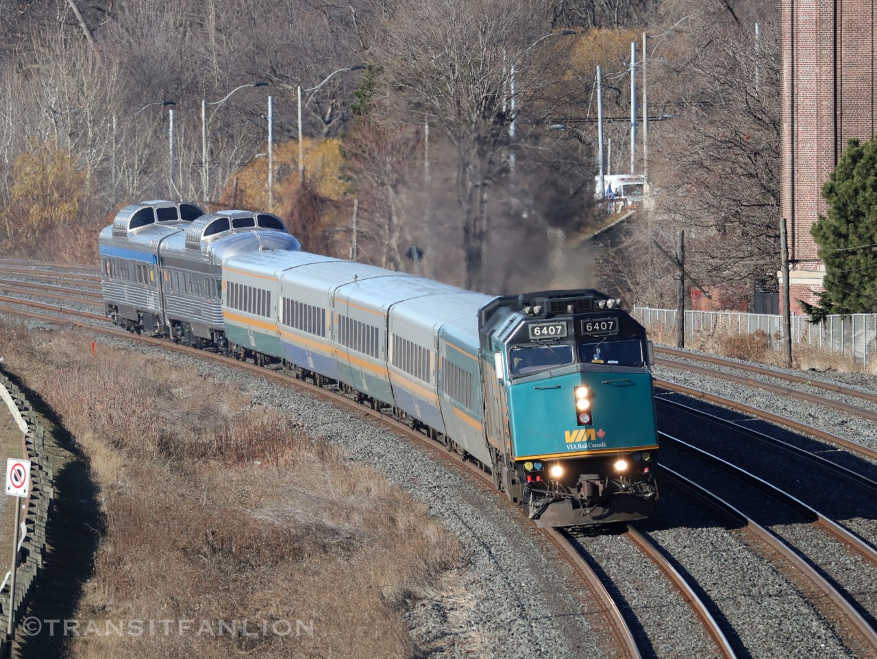 VIA 6407 solo powering  VIA 064/06, accelerating through Sunnyside curve with Prestige park car VIA 88708 ‘Kootenay Park’ and skyline VIA 8501 deadheading on tail end.