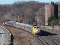 VIA 914 and VIA 909 working on push-pull consist VIA 064/07, VIA 6433 with 2 HEP1 coaches deadheading on tail towards MMC.