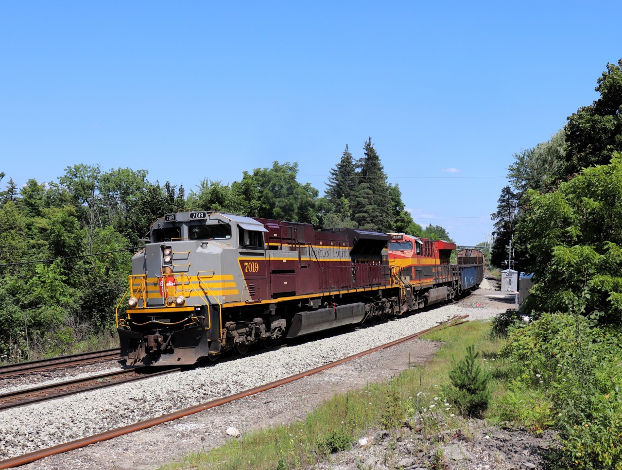 CP 7019, all decked out in its block letter heritage unit paint scheme, leads KCS 4819 west up the Galt sub passing Appleby Line on its way to Guelph Junction to head south to Hamilton. At 7 years old, this was my first heritage unit shot with my new camera.