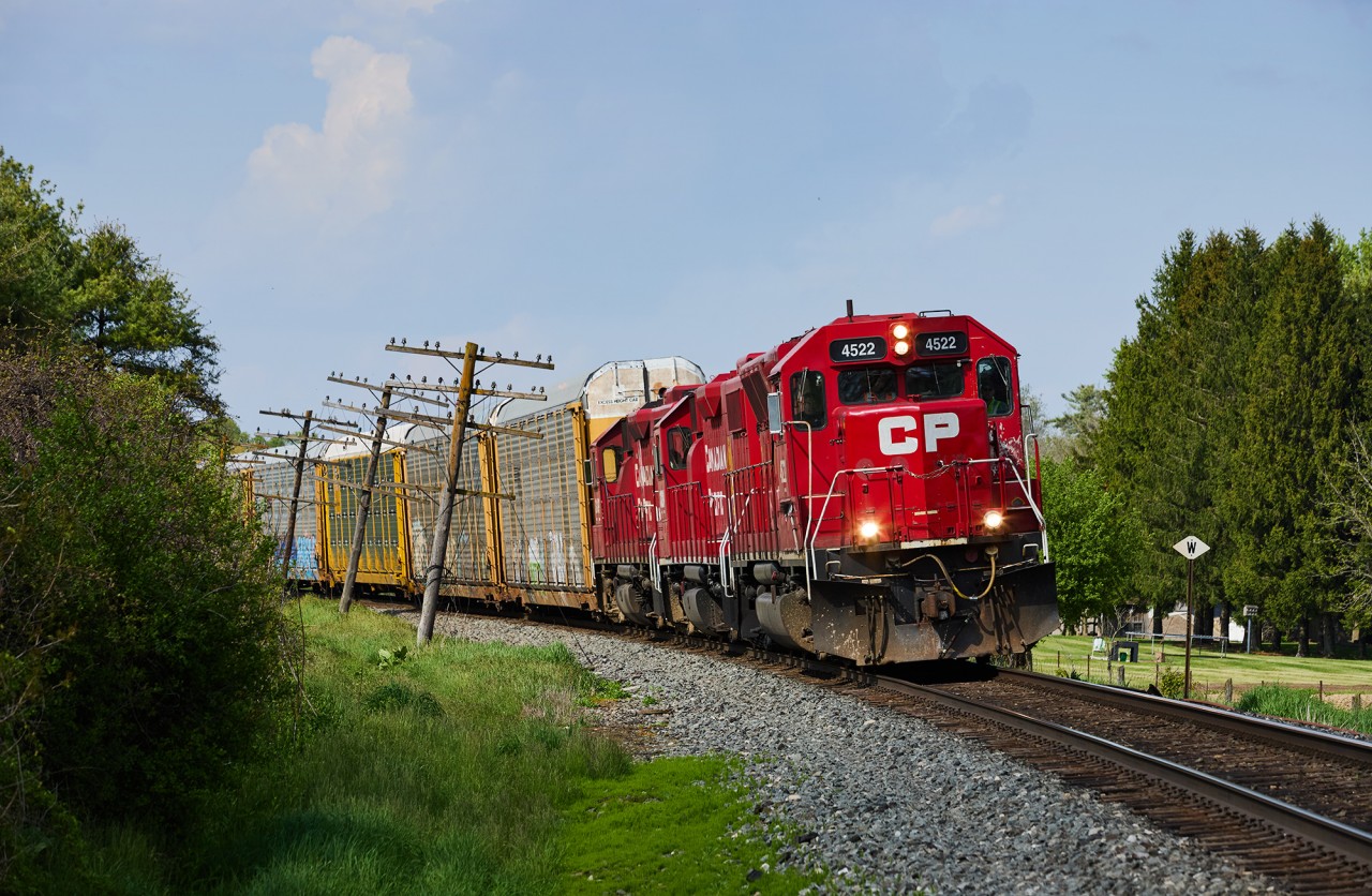 CP h72? whips around the bend at Ayr, Ontario behind CP 4522...built way back when as UP 9003, a unique EMD GP40X...now just classed as a GP38-2 under CP Rail ownership.