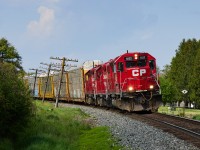 CP h72? whips around the bend at Ayr, Ontario behind CP 4522...built way back when as UP 9003, a unique EMD GP40X...now just classed as a GP38-2 under CP Rail ownership.