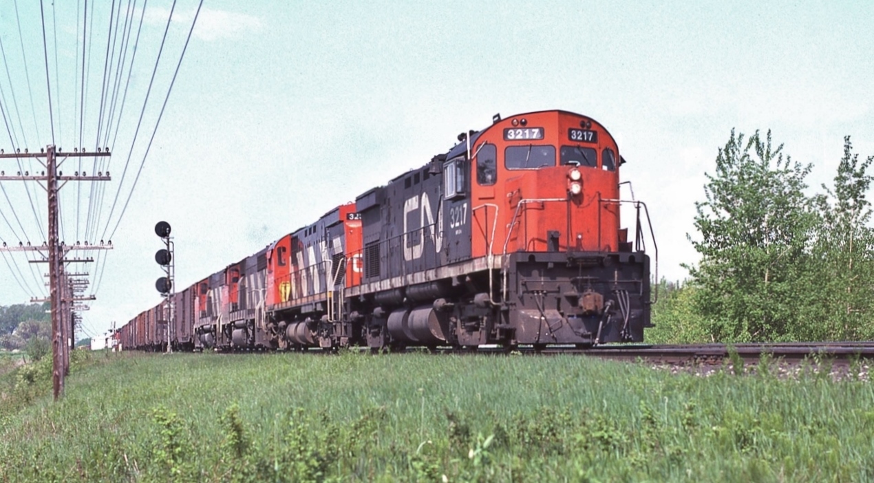 Fast Freight


the C-424 way


Note: white markers & flags, near Newtonville, May 27, 1979 Kodachrome by S.Danko


Noteworthy: not a GE in sight !