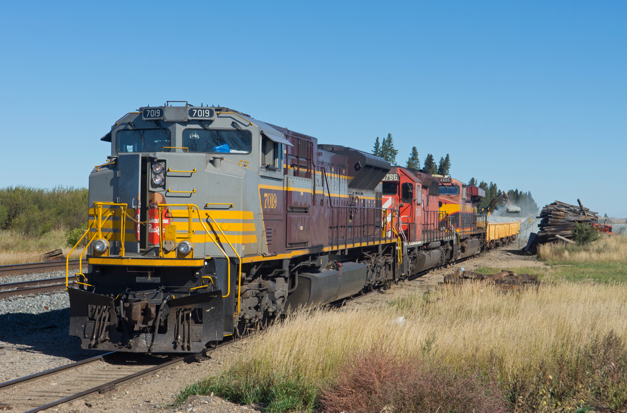 CP 7019, 5766, and KCS 4685 make for an interesting set of power to find on a work train. The interesting trio is nosed into the old elevator track at Ernfold.