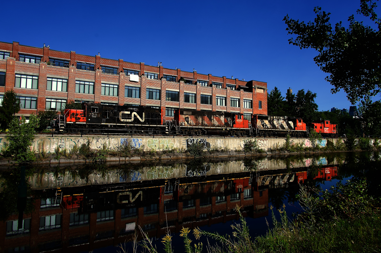 CN 500 is on the East Side Canal Bank Spur, on its way to lift two hoppers from Ardent Mills.