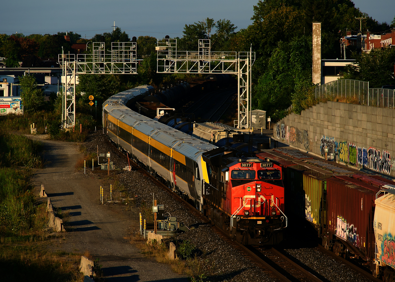 CN P276 with two new Siemens consists is overtaking CN 322.