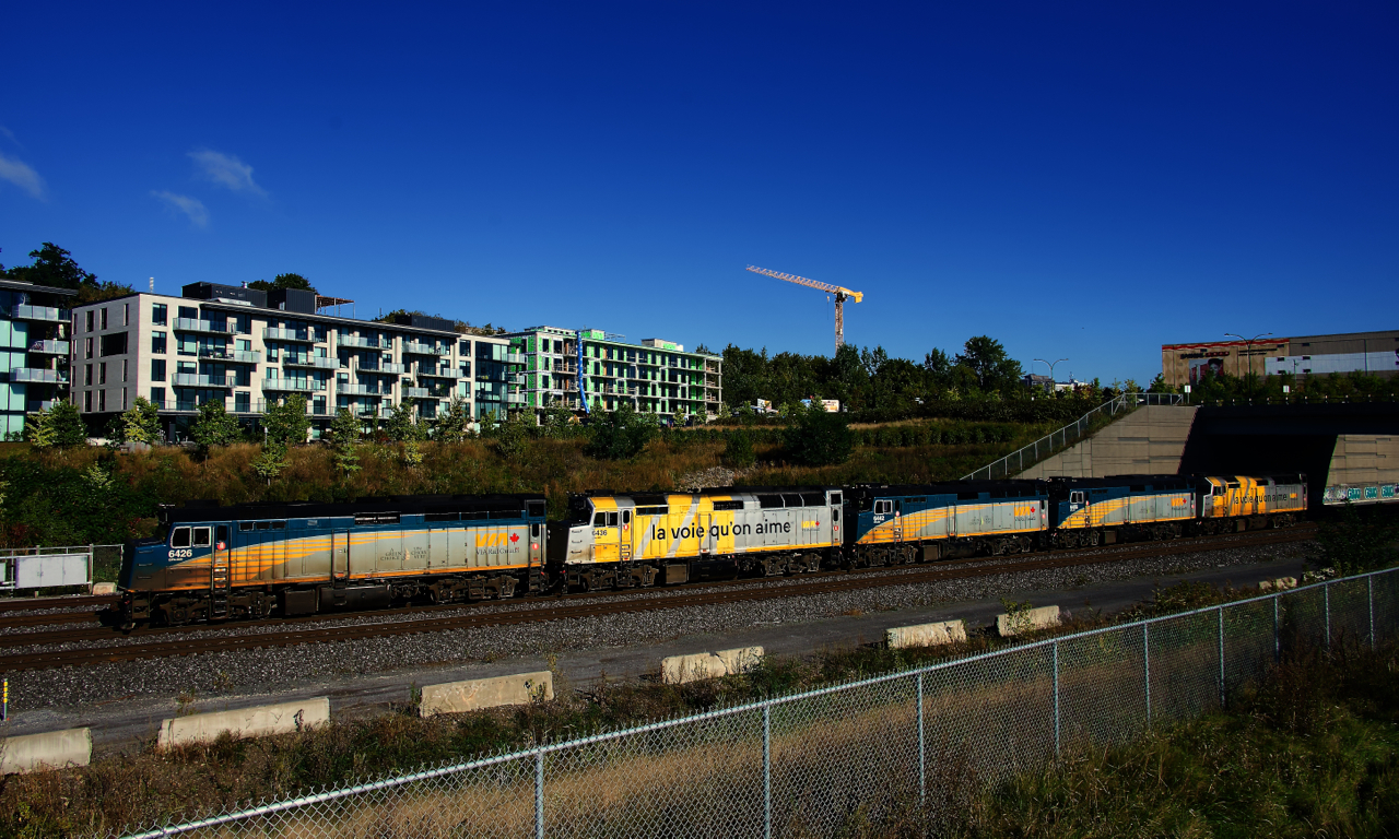 Five F40s (VIA 6426/6436/6442/6456/6437) on their way to CAD in Montreal, the start of the next rebuild program.