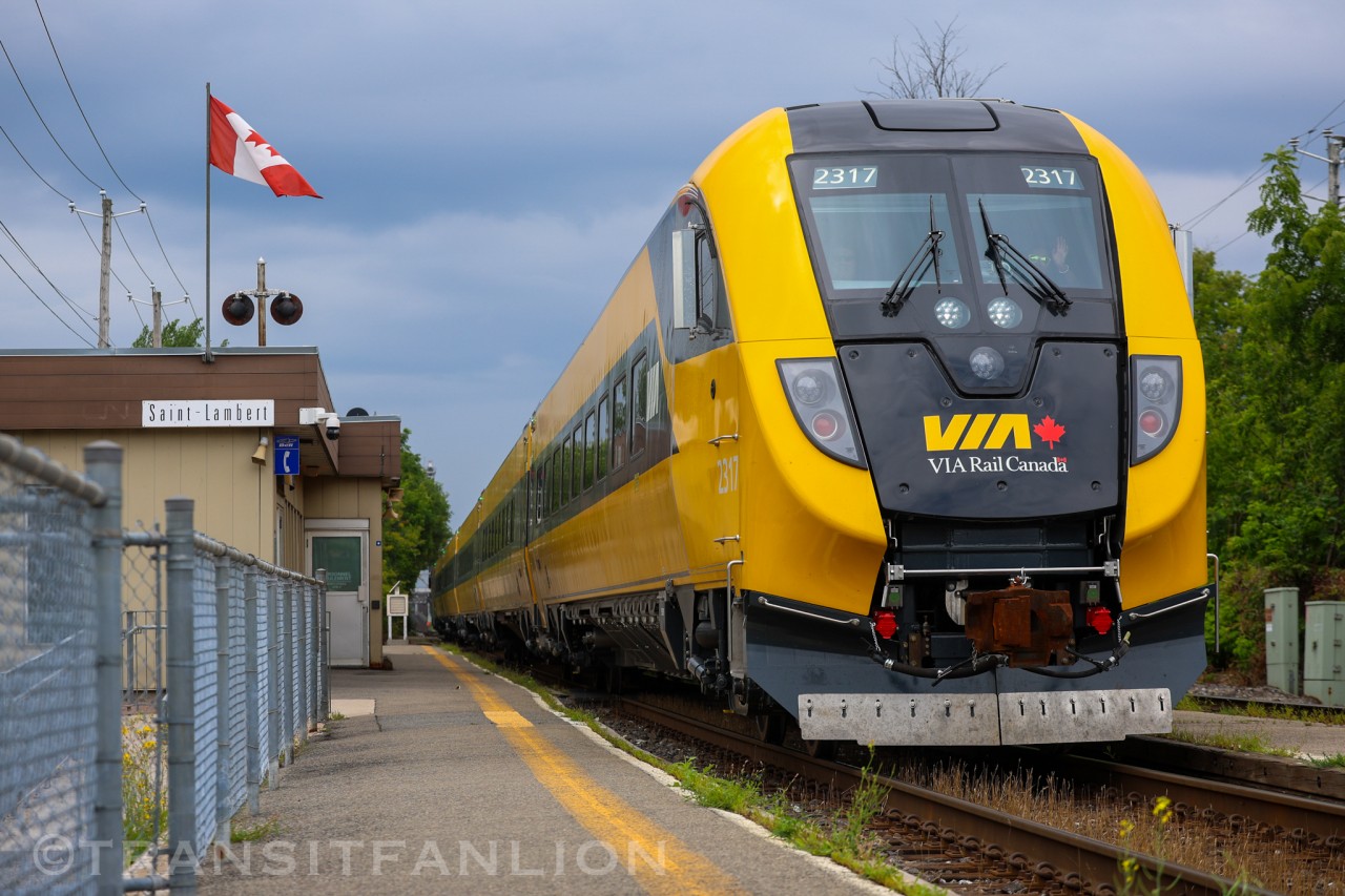 Second day after been officially accepted, Lumi’s first revenue run coming to stop at Saint-Lambert station with freshly loaded passengers and freshly fixed leaking roof.