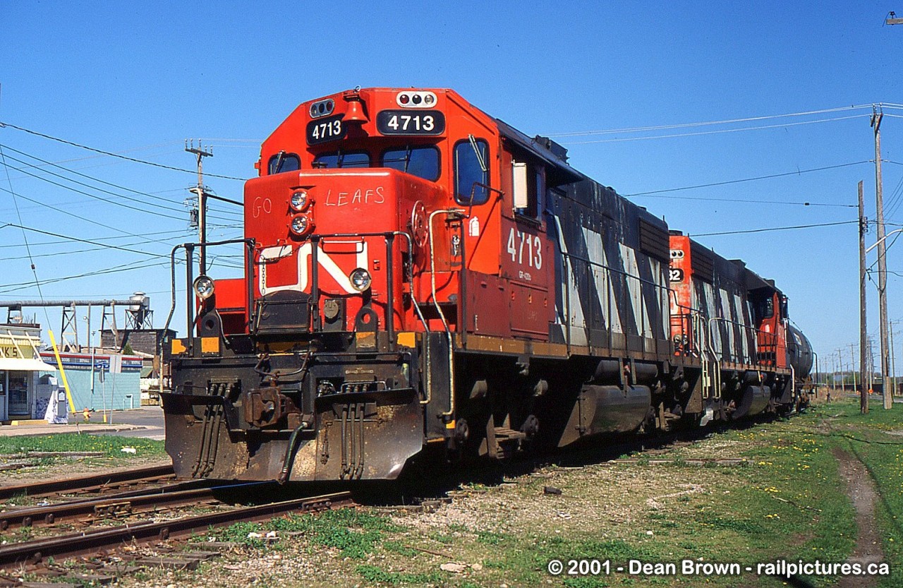 CN 564, with CN GP38-2 4713 and CN GP38-2 4732, just completed their work at INCO on the Macey Spur and will soon be heading north on the CN Humberstone Spur back to Yager. They only get one tank and it's switched every three weeks if needed.